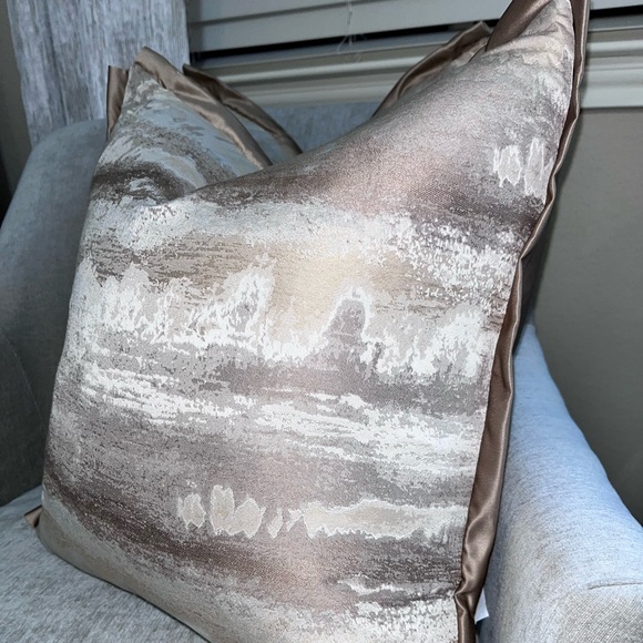 1-NWT CELEBRITY HOME MARBLED DECORATIVE PILLOWS (Read description for details) - Picture 10 of 17